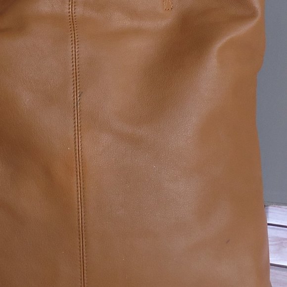 Elegant Tan Leather Tote Bag - Picture 13 of 16